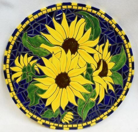 Mosaic Sunflower, Sunflower Mosaic, Art Macramé, Mosaic Furniture, Mosaic Stepping Stones, Mosaic Garden Art, Mosaic Art Projects, Mosaic Tile Art, Glass Mosaic Art