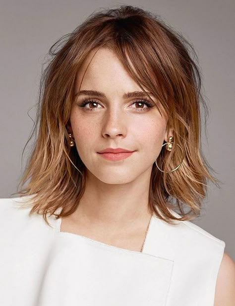 Emma Watson. Medium length hair / shoulder length hair Emma Watson Hair, Redhead Hairstyles, Short Hair Balayage, Entertainment Weekly, Balayage Highlights, Shoulder Length Hair, 인물 사진, Hermione Granger, Celebrity Hairstyles