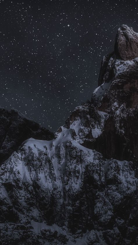 Winter Lockscreens Aesthetic Dark, Under The Mountain Acotar Aesthetic, Rocky Mountain Aesthetic, Night Court Aesthetic Wallpaper, Night Mountain Aesthetic, Mountaineer Aesthetic, Night Mountain Wallpaper, Wallpaper Mountain Nature, Dark Mountain Aesthetic