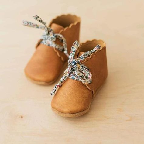 Girl Boots, Leather Baby Shoes, Moccasins Style, Simple Leather, Leather Baby, Fall Family Photos, Baby Boots