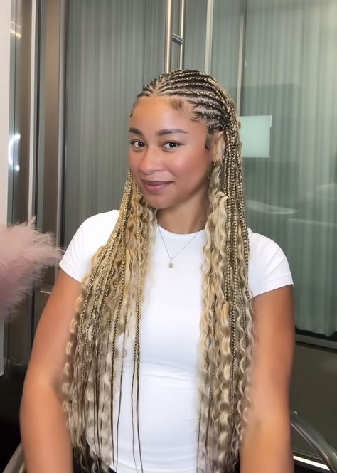 Blonde Vacation Braids, Fulani Braids Honey Blonde, Braids With Money Piece, Tyla Braids Styles Fulani, Brown And Blonde Fulani Braids, Cornrow Boho Braids, Blonde Fulani Braids With Curls, Blond Fulani Braids, Fulani Goddess Braids Hairstyles