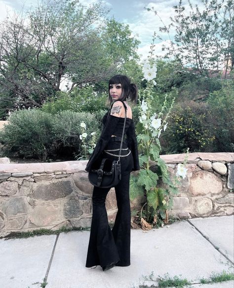 Goth Outfits Winter, Summer Goth Outfits, Goth Fits, Goth Outfit Ideas, Casual Goth, Alt Outfits, Dark Outfits, Looks Black, Alt Fashion