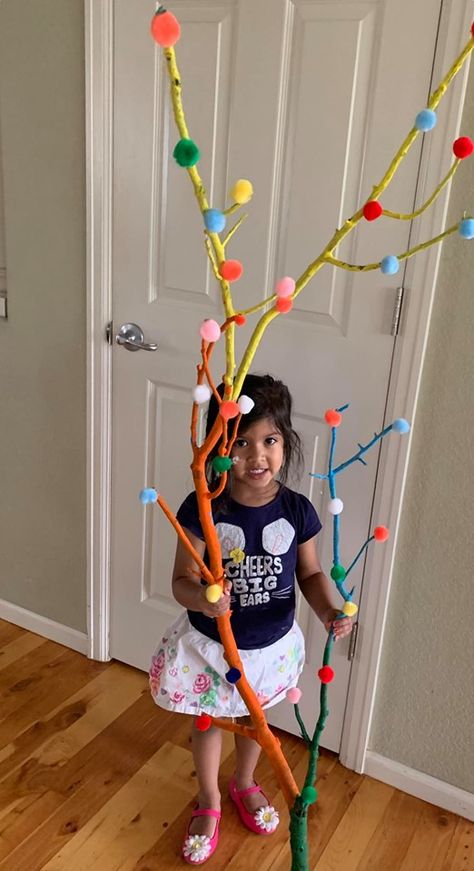 This open-ended craft encourages preschool students to work together as they each paint and decorate a specific part of a tree branch to create one big beautiful and colorful tree-limb. Tree Branches Art, Branch Crafts, Branch Mobile, Tree Branch Crafts, Messy Play Ideas, Mobile Decor, Tree Branch Art, Preschool Supplies, Activities For Prek