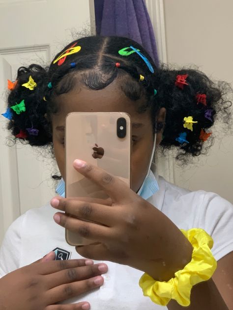 Afro Hairstyles With Accessories, Butterfly Clips Hairstyles Ponytail, Cute Hair Accessories For Black Women, Natural Hair With Butterfly Clips, Rubber Band Hairstyles Natural Hair 2 Puffs, 90s Fashion Butterfly Clips, Butterfly Hair Clips Black Women, Afro Hairstyles With Butterfly Clips, Straight Hair With Butterfly Clips