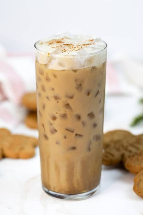 Starbucks Iced Gingerbread Oatmilk Chai - CopyKat Recipes Milk Chai Tea, Chai Starbucks, Healthy Gingerbread, Iced Gingerbread, Holiday Flavors, Starbucks Holiday Drinks, Gingerbread Syrup, Chai Tea Recipe, Iced Drinks Recipes