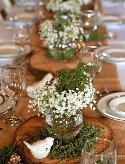 Winter Table Decorations, Diy Woodland, Decorations Flowers, Rustic Wedding Decorations, Deco Champetre, Boy Baby Shower Ideas, Trendy Baby Shower Ideas, Baby Shower Woodland Theme, Babies Breath