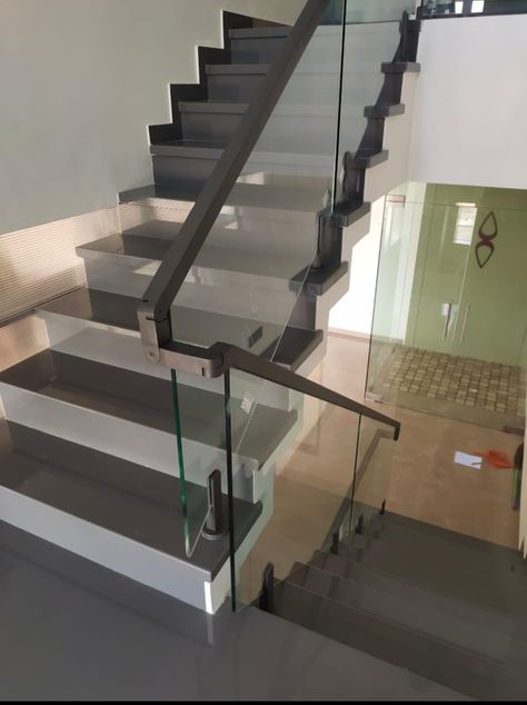 Aluminium Glass Railing, Stairs Floating, City Stairs, Front Building Design, Custom Stairs, Glass Railing Stairs, Modern Stair Railing, Glass Railings, Staircase Railing Design