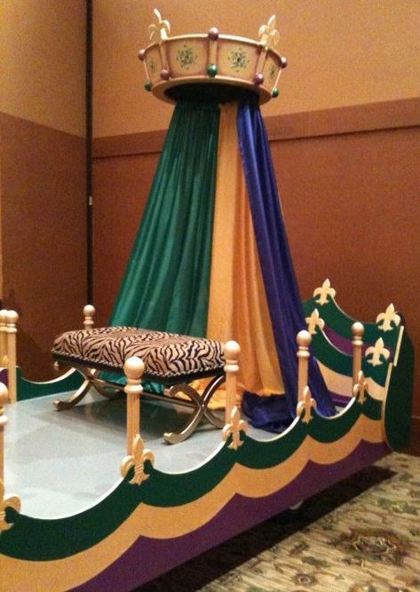 Mardi Gras float for rent from partycentralweb.com Mardi Gras Float Ideas, Wagon Floats, Mardi Gras Parade Float, Carnival Floats, Mardi Grad, Mardi Gras Float, Homecoming Floats, Christmas Parade Floats, Mardi Gras Wedding