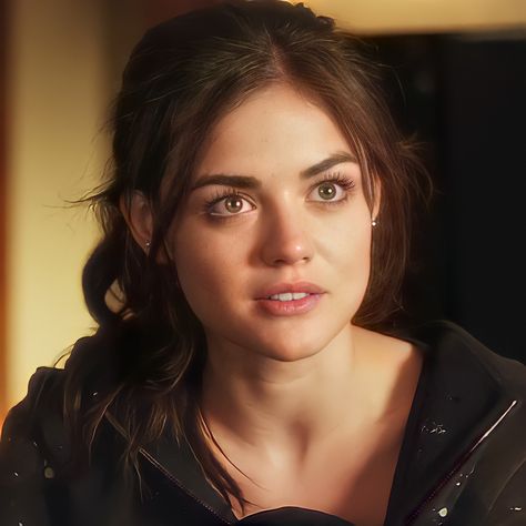 Pll Hair, Damon Slavator, Aria Montgomery Hair, Aria Montgomery Aesthetic, Pretty Little Liars Aria, Aria Montgomery, Lucy Hale, Tv Girls, Be Great