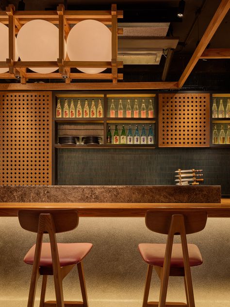 MTMDESIGN x INFUSION – FATBOY IZAKAYA (BANGKOK,THAILAND) - adisornr Asian Restaurant Design, Coffer Ceiling, Restaurant Layout, Coffee Shop Concept, Japanese Bar, Mid Century Modern Interior Design, Sushi Design, Art Restaurant, Retail Interior Design