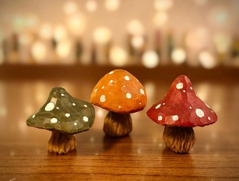 Whittling Mushrooms, Wood Carving Mushrooms, Whittled Mushroom, Mushroom Wood Carving, Clay Toadstools, Carved Mushrooms, Wood Mushrooms, Wood Whittling, Mushroom Carving