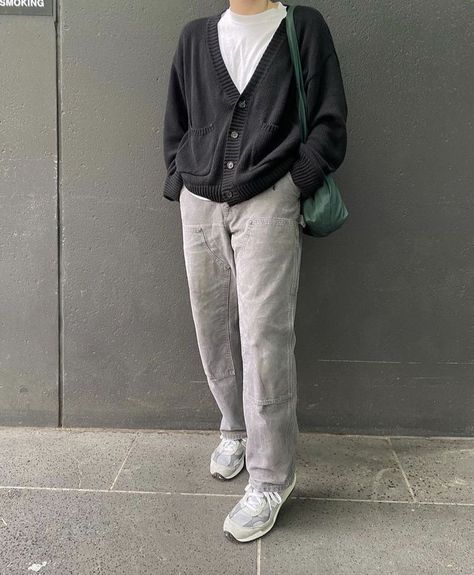 Black Cardigan Outfit Aesthetic, Rajut Outfit, Mens Cardigan Outfit, Black Cardigan Outfit, Outfits With Grey Cardigan, Cardigan Outfit Aesthetic, Normcore Outfits, Grandpa Outfit, Outfit Cowok