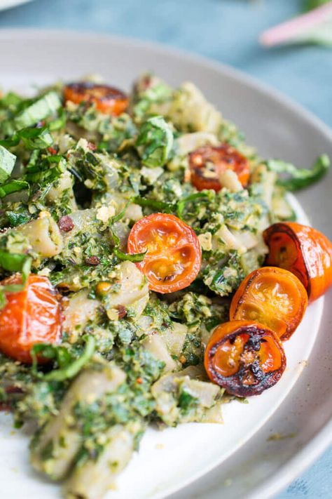 Kale Pesto Pasta, Kale Pesto Recipe, Pesto Pasta Recipe, Kale Pasta, Pesto Pasta Recipes, Kale Pesto, Kale Recipes, Roasted Cherry Tomatoes, Bowtie Pasta