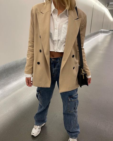 Blazer And Cargo Pants, Nude Blazer Outfit, New Balance Shoes 550, Blazer Casual Outfit, Fall Outfit Casual, Cargo Outfit, Blazer Outfits Casual, Blazer Casual, Oversized Jeans