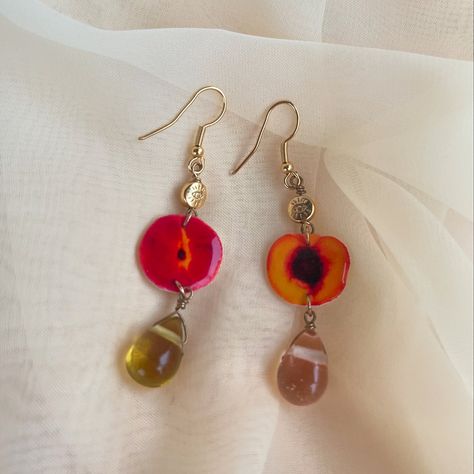 A peachy pair 💫 ——— Handcrafted by Rachel! W/ vintage-sourced teardrop beads ~Dropping on Etsy this month! ~ #jewelry #handmadejewelry #earrings #peach #peaches #fall #autumn #orange #jewelrydesign #beads Homemade Earrings, Autumn Orange, Funky Earrings, Teardrop Beads, Peaches, Fall Autumn, Vintage Earrings, Handmade Jewelry, Jewelry Design