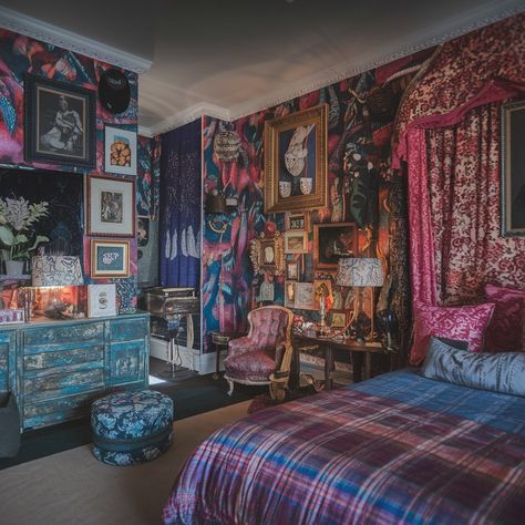 Maximalist Bedroom Decor 💖💖💖 Maximalist Rooms Aesthetic, Bedroom Ideas Maximalist, Maximalist Studio Apartment, Maximalist Room Aesthetic, Maximalist Bedroom Decor, Maximalist Decor Bedroom, Maximalist Rooms, Quirky Room, Maximalist Bedrooms