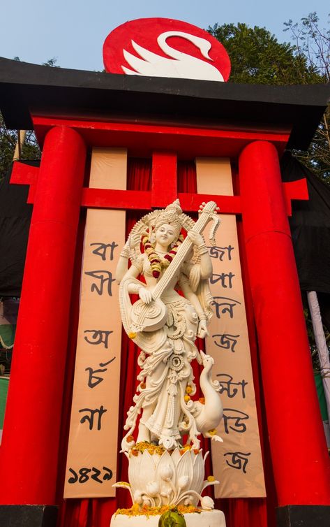 Ma Saraswati, Dhaka University, Pandal Decoration, Saraswati Photo, Saraswati Puja, Bead Hair, Bead Hair Accessories, Indian Sculpture, Kali Goddess