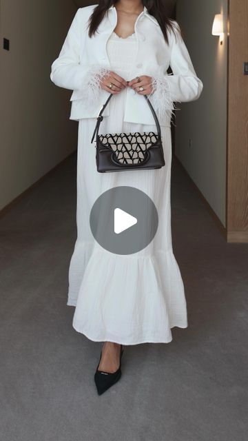 Bo Brown on Instagram: "EASY DRESS HACK 👗 - How to fix a too big dress! 

What you need is a shoelace and two safety pins 🤍 

#dresshack #toobigdress #fashionhack #stylinghack" Dress Hack, Big Dress, Clothes Hacks, Big Dresses, Trendy Christmas Outfits, Easy Dress, Safety Pins, Clothing Hacks, Style Mistakes