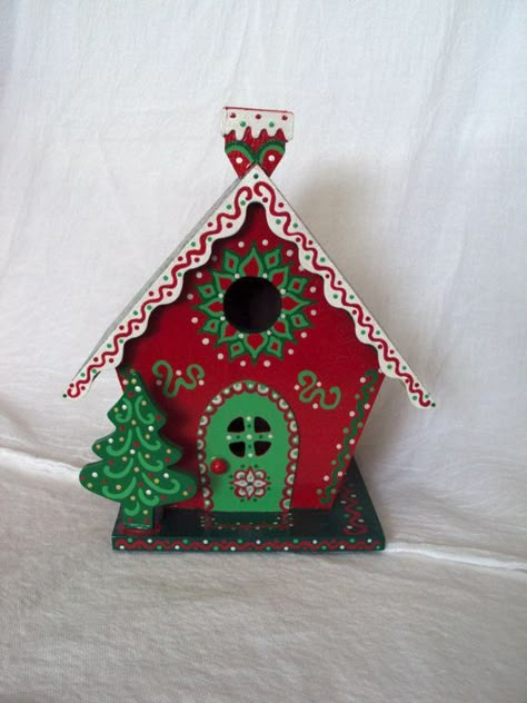 Christmas Tree Ideas Themed, Creative Halloween Costume Ideas, Hand Painted Birdhouses, Birdhouse Ornaments, Homemade Bird Houses, Birdhouse Craft, Iconic People, Bird Houses Ideas Diy, Tree House Kids