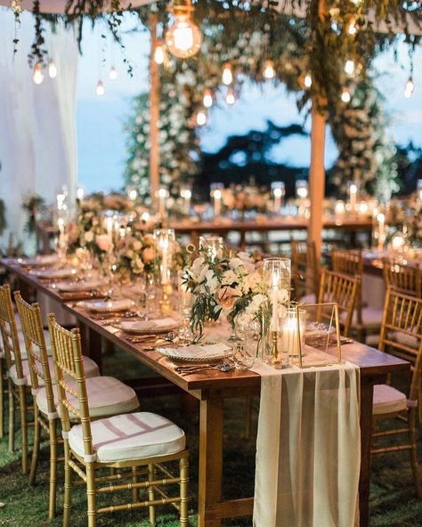 Event Place Settings, Unique Aisle Decorations Wedding, Ideas Boda Decoracion, Long Table Wedding Decor, Outside Wedding Decorations, Dream Garden Wedding, Neutral Wedding Inspiration, Unique Wedding Receptions, Romantic Outdoor Wedding