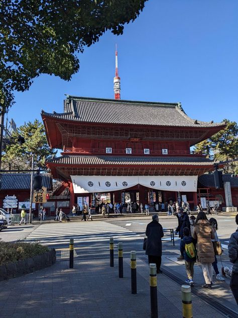 Zojoji temple by ringed_seal The post Zojoji temple appeared first on Alo Japan. Zojoji Temple, Ringed Seal, Japan Photo, Temple, Japan