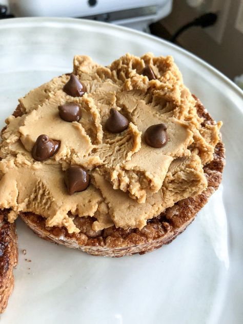 Chocolate Rice Cakes, Peanut Powder, Pea Protein Powder, Snack Prep, High Protein Low Carb Recipes, Peanut Butter Powder, Spread Recipes, Healthy Sweets Recipes, Vegan Meals