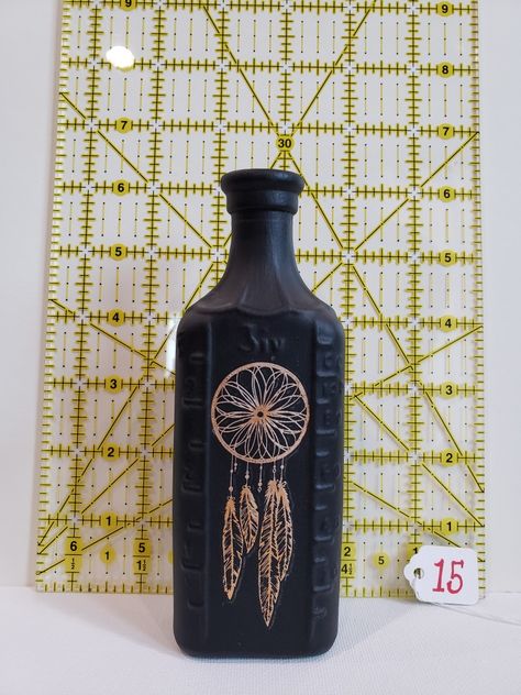 Black Bottle Painting, Bottles Painting, Glass Recycling, Glass Decor Ideas, Bottles Decoration Diy, Bottle Art Projects, Fruits Art, Painted Glass Bottles, Bottle Designs