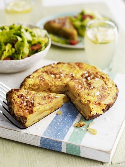 Spanish tortilla recipe | Jamie Oliver egg recipes Jamie Oliver Healthy Recipes, Spanish Tortilla Recipe, Spanish Tortilla, Spanish Omelette, Tapas Recipes, Omelette Recipe, Jamie Oliver Recipes, Spanish Dishes, Tortilla Recipe