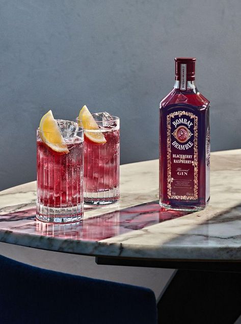 Raspberry Gin Cocktail, Blackberry Gin, Gin And Soda, Raspberry Gin, Drink Recipies, Flavoured Gin, Infused Gin, Vicente Fernandez, Blackberry Recipes