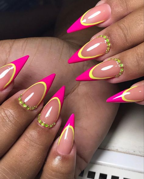 Stilleto Nails Designs, Wow Nails, Pointed Nails, Nails Design With Rhinestones, Stiletto Nails Designs, Dope Nail Designs, Neon Nails, Coffin Nails Designs, Bling Nails