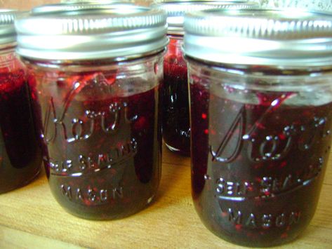 Blackberry and Rhubarb Jam - mysavoryspoon Raspberry Rhubarb Jam, Blueberry Crumble Recipes, Rhubarb Curd, Fig Preserves Recipe, Blueberry Rhubarb, Blackberry Jam Recipes, Rhubarb Jam Recipes, Raspberry Rhubarb, Jalapeno Jam