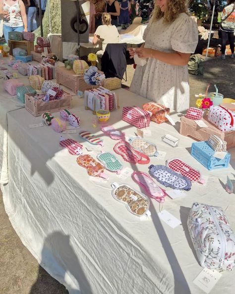 About yesterday... I had so much fun at the @zeldzaam_mooi market yesterday! It was my first market, so i was a bit nervous. But I really enjoyed it. There were a lot of people and the weather was perfect. Thanks to everyone who stopped by! It really made my day🥰 And thanks to @koninginnetuin for the pretty flowers to decorate my stand! 🩷 #makeupbag #handmade #customizable #smallbusiness #handsewn #trendy #makeup #shopsmall #memade #smallbusinessowner #aestetic #cute #cutevibes #zeldzaammo... Vendor Stand Ideas, Aesthetic Market Stall, Aesthetic Hobbies, Vendor Market, Market Vendor, Farmers Market Display, Craft Market, Cute Sewing Projects, Made My Day