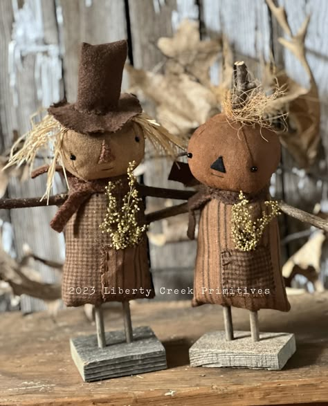 Liberty Creek Primitives - Kari Emerson Primitive Pumpkin Patterns, Primitive Fall Decorating, Primitive Dolls Handmade, Primitive Fall Crafts, Primitive Scarecrows, Primitive Pumpkins, Pumpkin People, Primitive Autumn, Scarecrow Doll