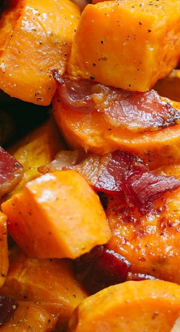 Maple Roasted Sweet Potatoes and Bacon Sweet Potato Recipes With Bacon, Bacon Sweet Potato Recipes, Yam Chips, Veggies Dip, Breakfast Sweet Potato, Potatoes Dishes, Potatoes And Bacon, Sweet Potato Breakfast, Maple Bacon