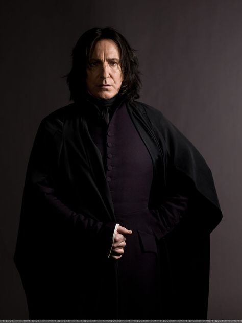 Professor Severus Snape (Alan Rickman) - terrifying teacher of the dark arts at Hogwarts in the Harry Potter series who sides with evil to do the right thing. Alan Rickman in general plays good villain roles. Rogue Harry Potter, Alan Rickman Harry Potter, Severus Sneep, Severus Snape Wallpaper, Snape Wallpaper, Snape Fan Art, Film Harry Potter, Professor Severus Snape, Harry Porter