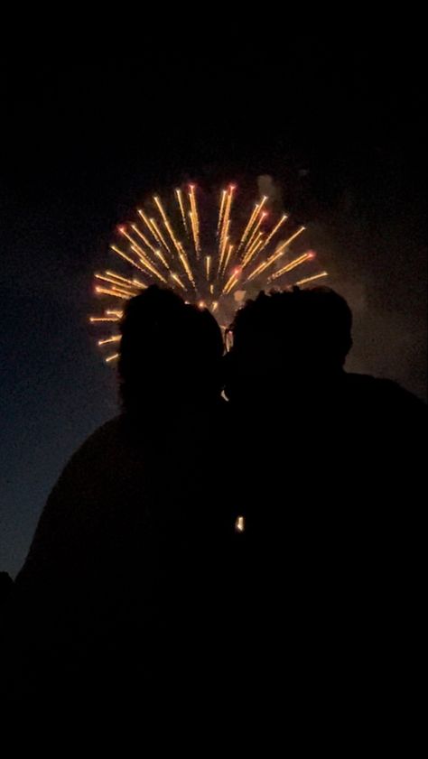 fourth of july, date, fireworks, date night, couples picture, date idea Fourth Of July Couple Pictures, Fireworks Date, Fourth Of July Pics, July Pictures, Teenage Fever, Fourth Of July Fireworks, Tall Boyfriend, Couples Picture, Dream Couple