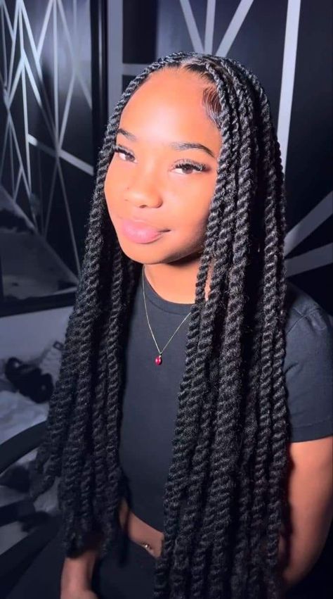 Locs Middle Part, Small Soft Locs, Large Twists, Box Braid Hair, Black Hair Video, Crochet Faux Locs, Locs Styles, Soft Locs, Braids Ideas