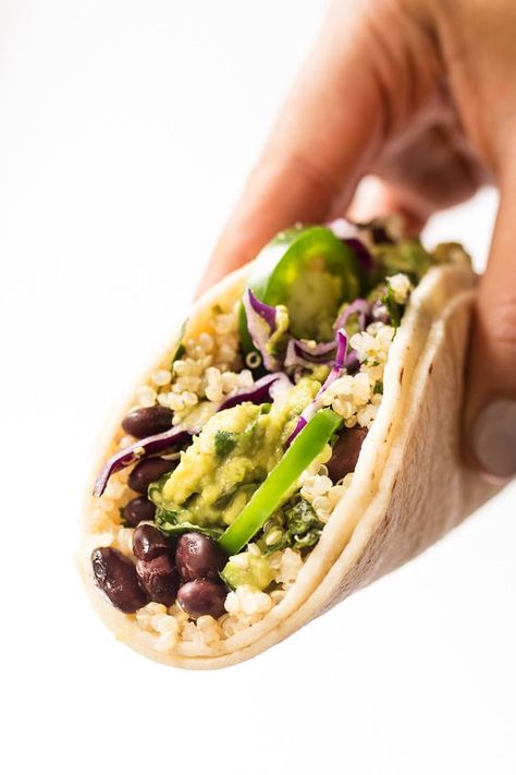 These healthy Cilantro Lime Black Bean Quinoa Tacos are the PERFECT recipe for summer! Light, flavorful, healthy and super SIMPLE! [vegan] Black Bean And Quinoa Tacos, Plant Based Ideas, Taco Black Beans, Clean Eating Recipes Vegan, Plant Based Dishes, Plant Based Mexican Recipes, Plant Based Recipes Lunch, Will Bulsiewicz Recipes, Whole Plant Based Recipes