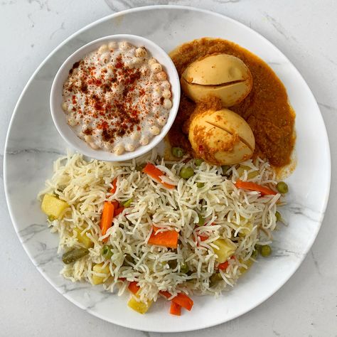 #onmyplate 🍀 Instant pot Vegetable Pulao 🍀 kolhapuri Egg curry 🍀 Boondi Raita Healthy Dinner Indian, Healthy Eating Indian, Kerala Meals, Healthy Food Plate, Dinner Ideas Indian, Boondi Raita, Healthy Indian Food, Drumstick Leaves, Vegetable Pulao