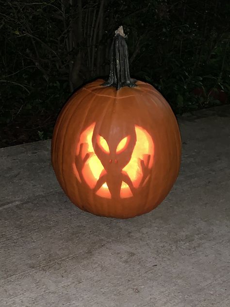 Pumkin Carving Alien, Pumpkin Carving Ideas Alien, Alien Jack O Lantern, Grunge Pumpkin Carving, Pumpkin Carving Ideas Bat, Basic Pumpkin Carving Ideas, Baseball Pumpkin Carving, Alien Pumpkin Carving Ideas, Bluey Pumpkin Carving