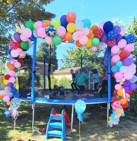 Trampoline Decorations Birthday Parties, Birthday Trampoline Ideas, Trampoline Party Decorations, Trampoline Decorations Ideas, Decorate Trampoline For Party, Trampoline Birthday Party Ideas, Kids Pool Party Birthday, Shared Birthday Parties, Trampoline Birthday Party