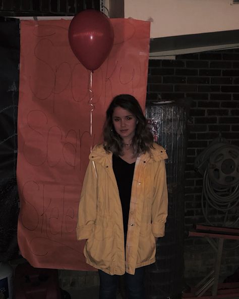 Easy Georgie from It halloween costume for women #it #costume #diy #halloween #halloweencostumes #georgie #woman #girl Georgie Halloween Costume Women, It Costume Diy, Georgie Halloween Costume, Georgie From It, It Halloween Costume, It Costume, Halloween Costume For Women, Handmade Halloween Costumes, Holloween Costume