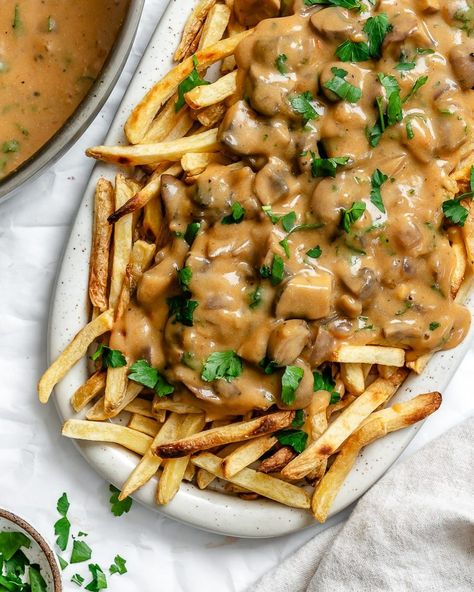 Vegan Poutine - Food Sharing Vegan Poutine Food, Vegan Poutine, Vegan Halloumi, Poutine Fries, Poutine Recipe, Vegan Gravy, Vegan Ranch, White Platter, Vegan Bacon