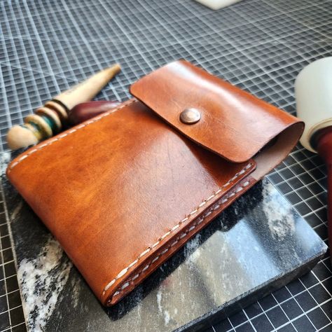 Telephone in style with this simple snap-button smartphone belt holster. Another order in canyon tan. My customers clearly have good taste 😎 . . . . . . . . . #leatherwork #smartphonecase #phonecase #phoneholster #phoneholder #leatherphonecase #leatherphoneholster #mobileholster #iphoneholster #handmadeleathergoods #handmadeleather #handmadewithlove Iphone Holster, Belt Holster, Phone Holster, Leather Phone Case, Smartphone Case, Handmade Leather, Leather Working, Phone Holder, Snap Button