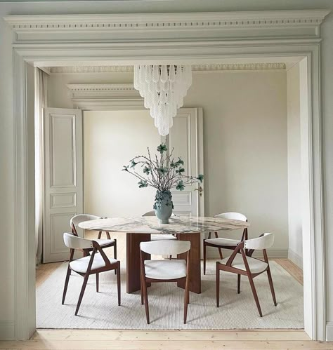 Parisian Dining Room, Apartment Dining Room, Aesthetic Interior, Dinning Room Design, Dining Room Interiors, Style Deco, Dining Room Inspiration, Vintage Landscape, Apartment Inspiration