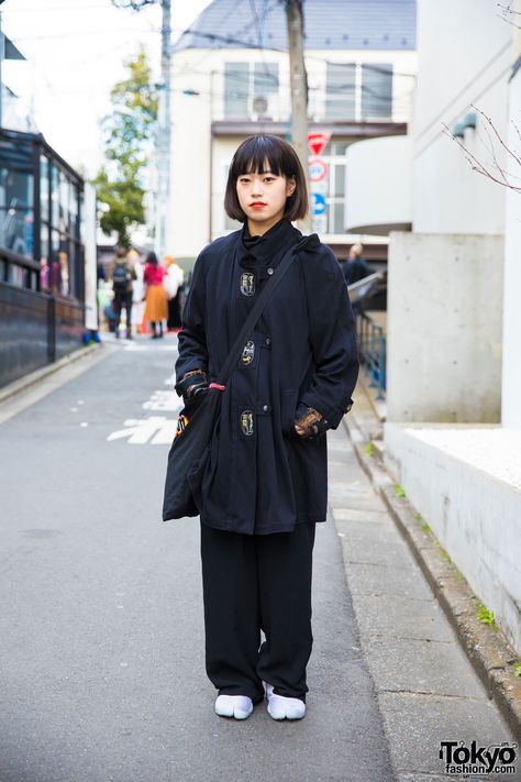 all black / monochrome ... Tsu, 19 years old, student | 17 April 2017 | #Fashion #Harajuku (原宿) #Shibuya (渋谷) #Tokyo (東京) #Japan (日本) Nike Rift Outfit Street Styles, Nike Air Rift Outfit Street Styles, Nike Tabi Outfit, Tabi Sneakers Outfit, Nike Air Rift Outfit Women, Suicoke Outfit, Nike Air Rift Outfit, Air Rift Outfit, Nike Tabi