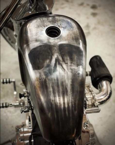 Painted Motorcycle, Motorcycle Custom, Unique Motorcycle Paint Jobs, Airbrush Motorcycle Tank, Motorcycle Tank Design, Skull Motorcycle, Moto Custom, Gas Tank Paint, Custom Motorcycle Paint Jobs