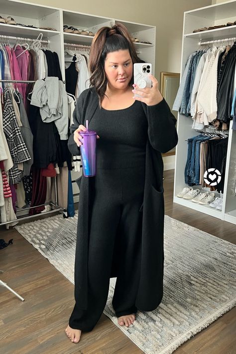 Plus Lounge Outfit, Wide Leg Pants For Curvy Women, Black Women Lounge Wear, Plus Size Sets Outfit, All Black Lounge Outfit, Black Lounge Pants Outfit, Black Duster Cardigan Outfit, Mom Lounge Wear Outfit, Lounge Outfit Plus Size