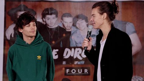 larry stylinson gif Larry Gif, Larry Proof, Reading Berkshire, Harry Styles Louis Tomlinson, Louis Harry, Harry Louis, Louis And Harry, One Direction Videos, Larry Stylinson