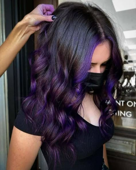 Dark Hair Dye, Hair Dye Tips, Dark Purple Hair, Dyed Hair Purple, Hair Color Underneath, Peekaboo Hair, Hair Color Streaks, Hair Streaks, Hair Color Purple